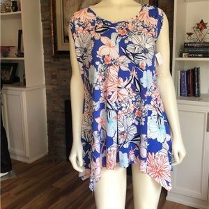 NWT Sleeveless hi low top sz M